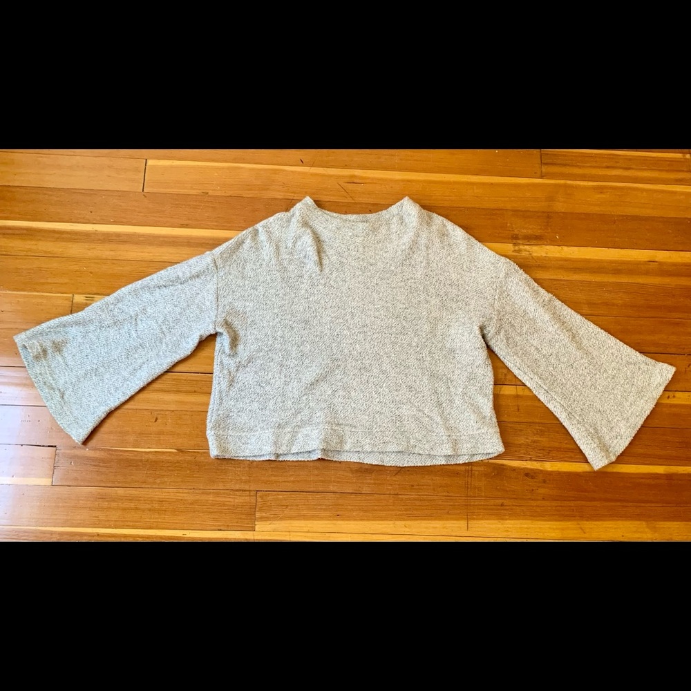 Wide sleeve cropped sweater
